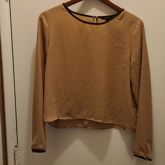🌟🥂Forever 21 M Keyholes tan black trim long sleeve - Picture 1 of 15